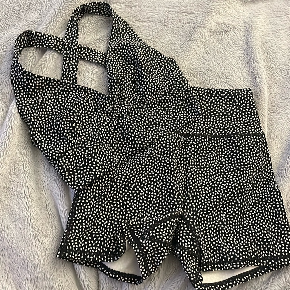 BuffBunny Alpha Sports Bra and legacy short bundle - Bossy Print - Size Small